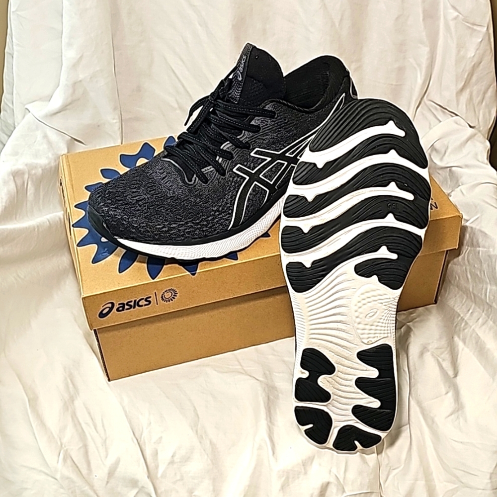 GENTLY USED Asics Women's Gel Numbus 24 - Size 10.5 Wide